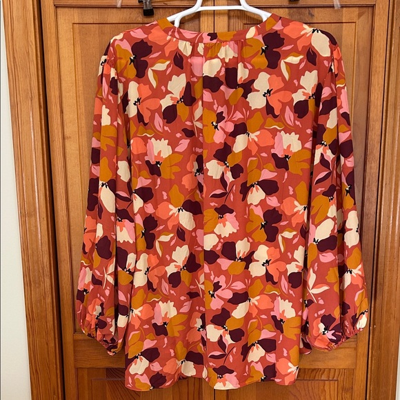 NYDJ Puff Sleeve Blouse 4X Red Orange Floral NWT Statement Top - Picture 5 of 11